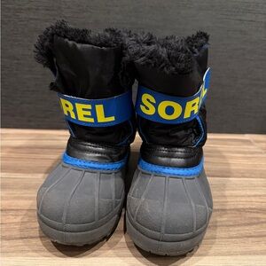 Like New SNOW COMMANDER™ Children's Boot Size 12, Black, Blue, Yellow